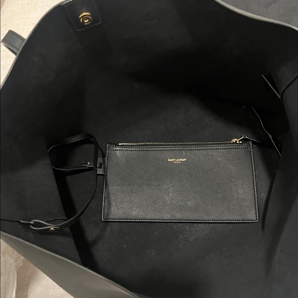 Saint Laurent as new tote - Picture 4 of 5